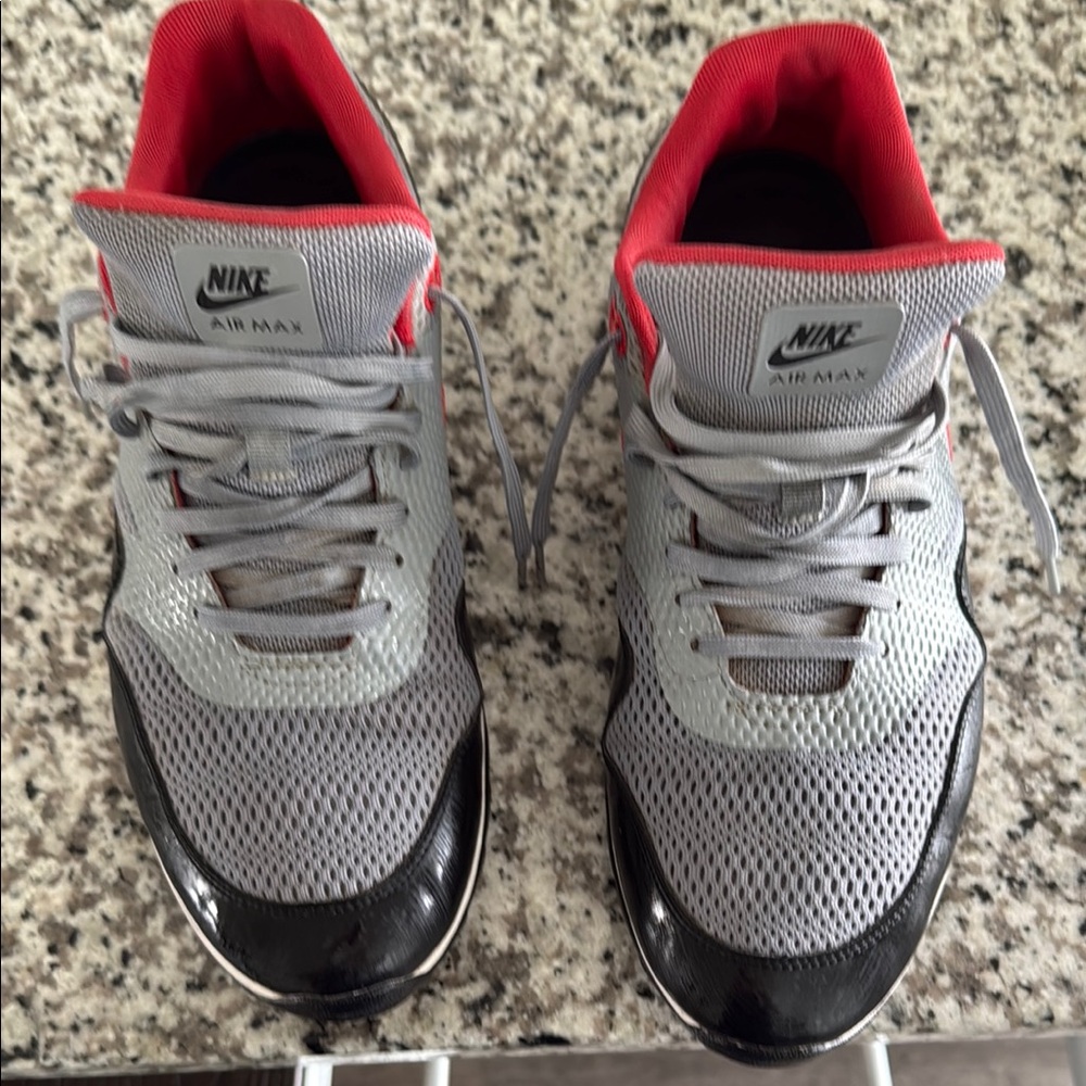 Nike Gray and Black Athletic Shoes with Air Max Cushioning - Spikeless golf shoe